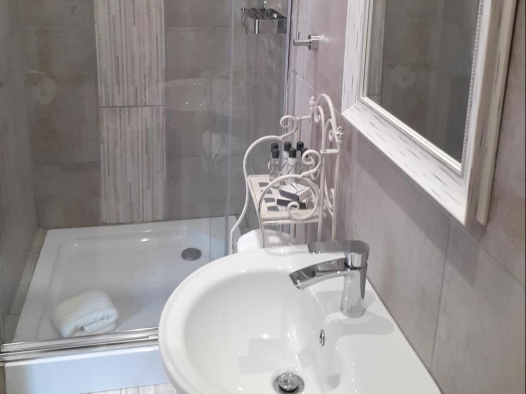 Adderley House Guest Accommodation Робертсон Номер фото